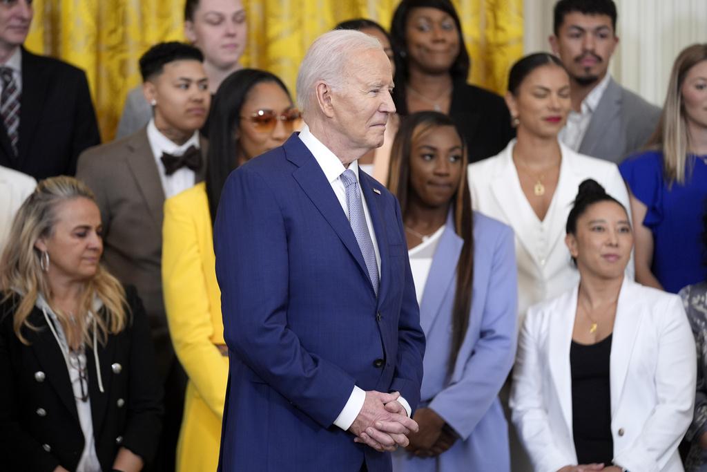 拜登在白宮舉辦活動慶祝Las Vegas Aces奪得今屆女子NBA總冠軍。(美聯社)