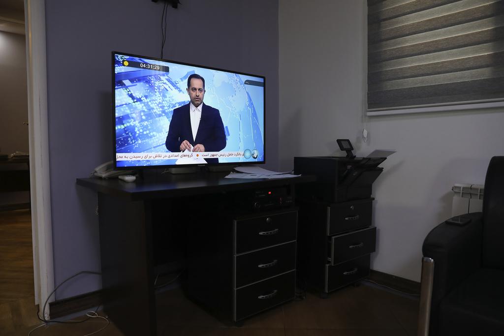 伊朗國營電視台報道事件。(美聯社)