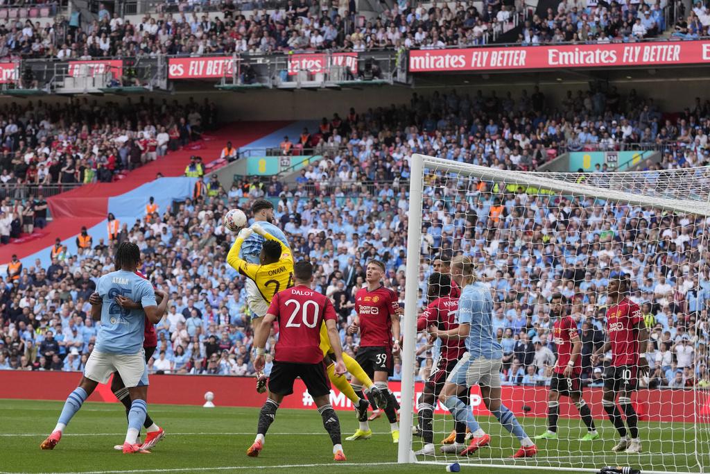 英格蘭足總盃|曼聯下半場縮後退守。(美聯社)