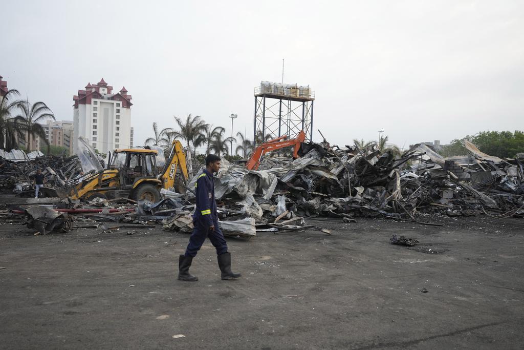 印度古吉拉特邦兒童遊樂場火災現場。(美聯社)