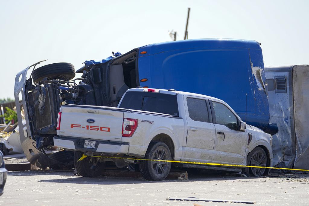 美國中部多州周日遭龍捲風與超強風暴侵襲,圖為德州災情。(美聯社)