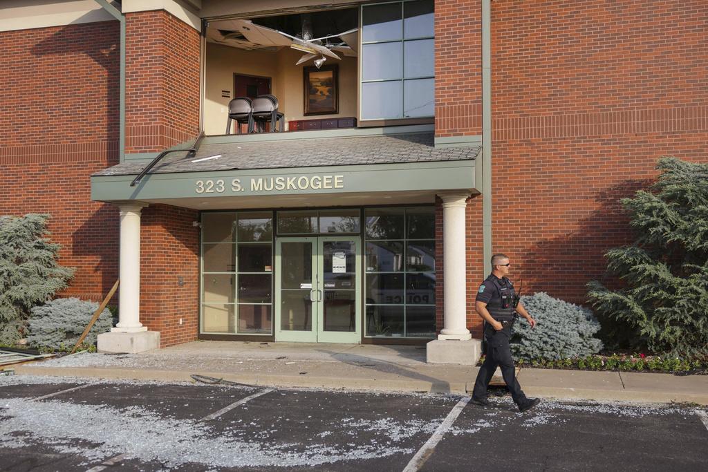 美國中部多州周日遭龍捲風與超強風暴侵襲,圖為奧克拉荷馬州災情。(美聯社)