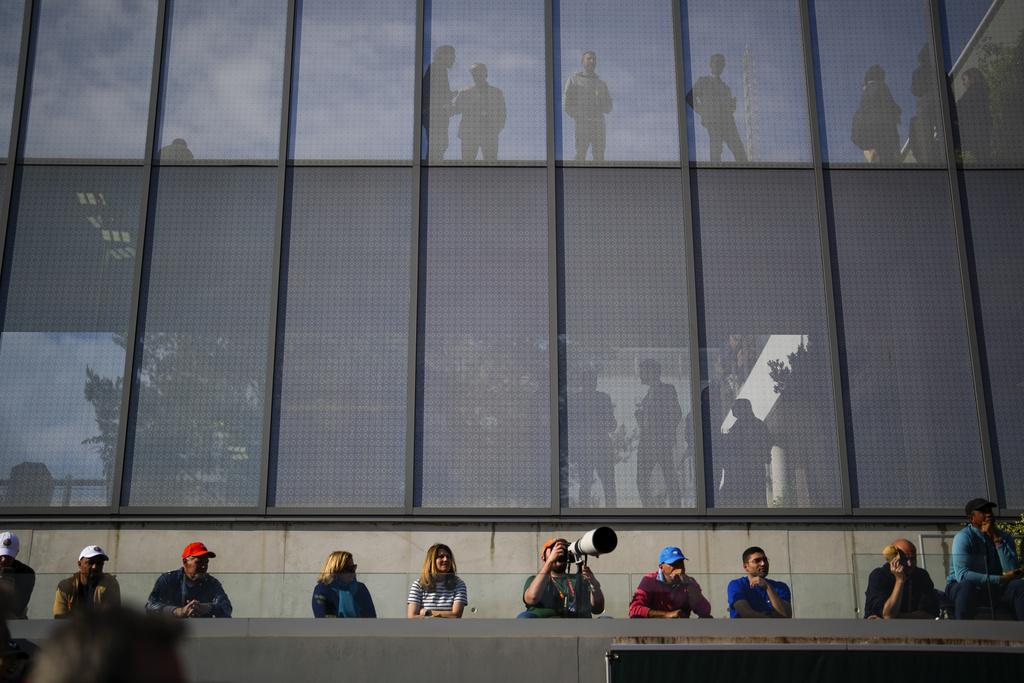 法網|網球迷入場不能飲酒。(美聯社)