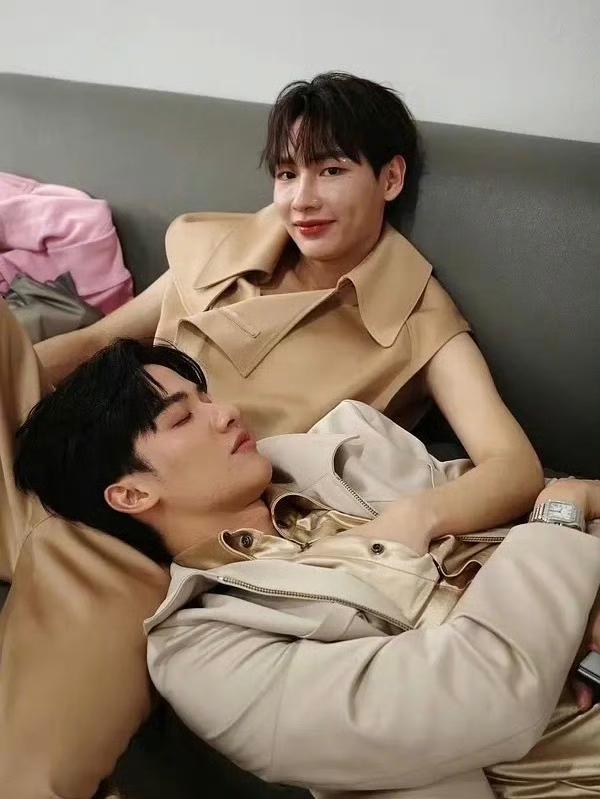 Gun同Tay經常合作,鏡前都有唔少互動。