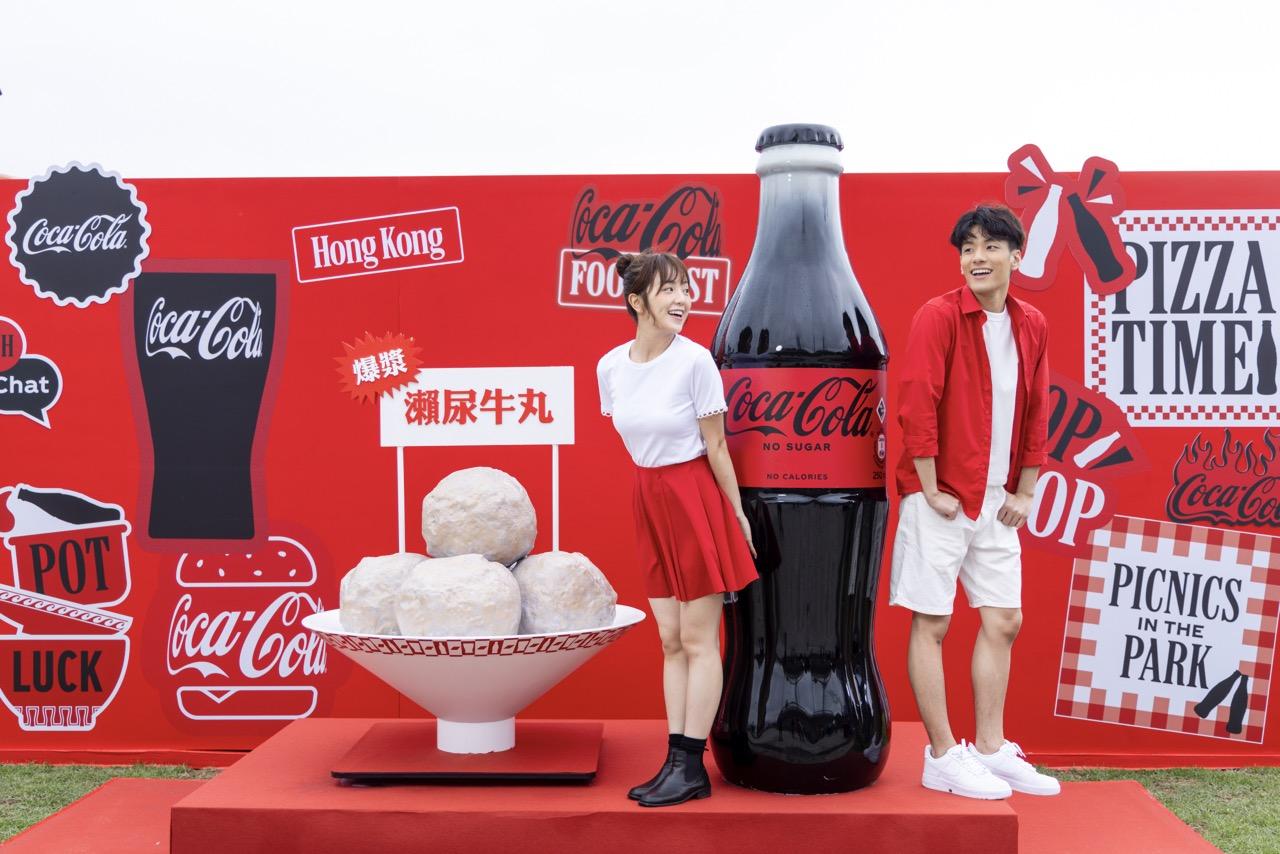 巨型玻璃樽裝可口可樂® 「爆漿瀨尿牛丸」打 卡熱點