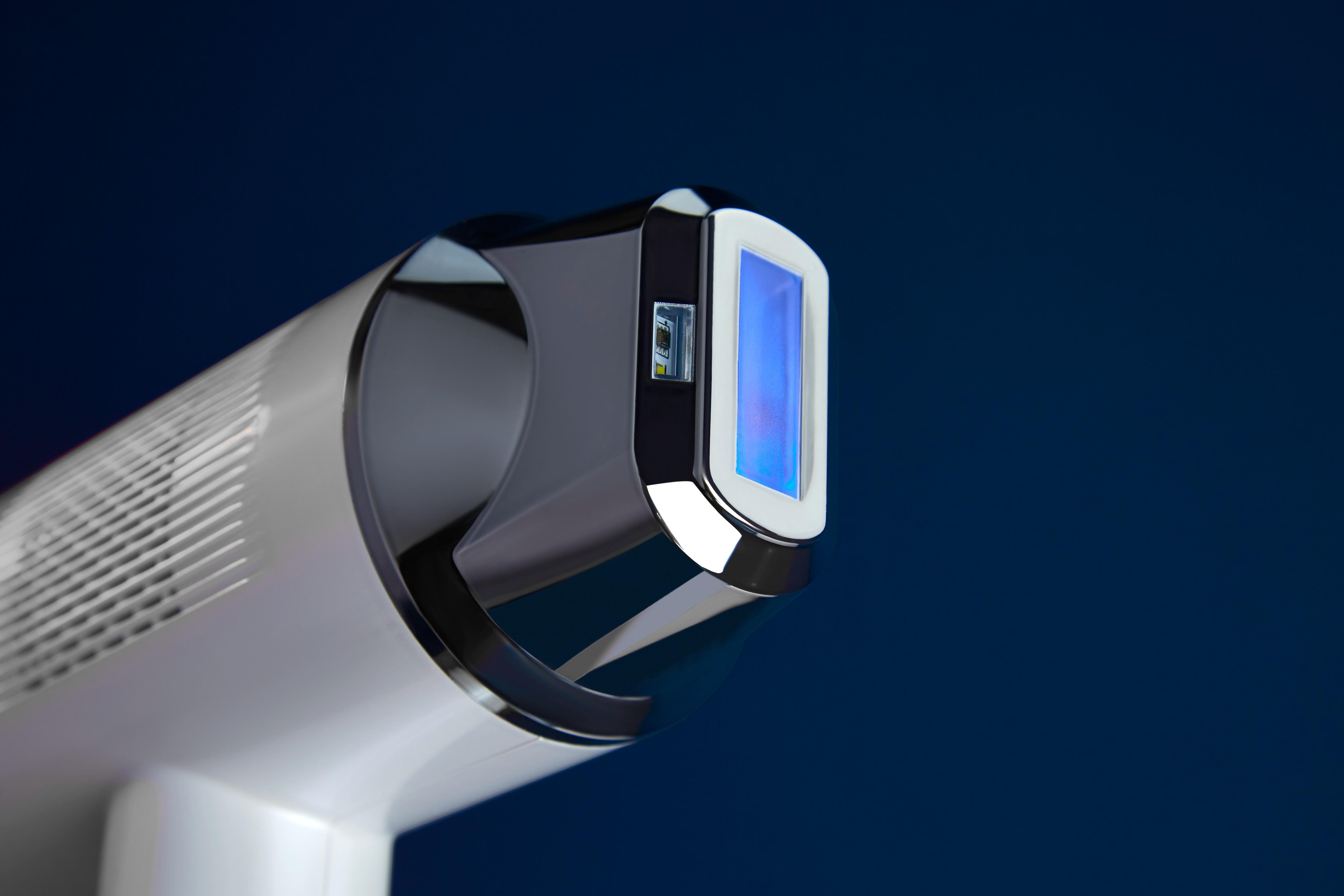 CurrentBody Skin激光脫毛儀糅合彩光的速度和診所的強度,達至迅速而永久的脫毛效果。