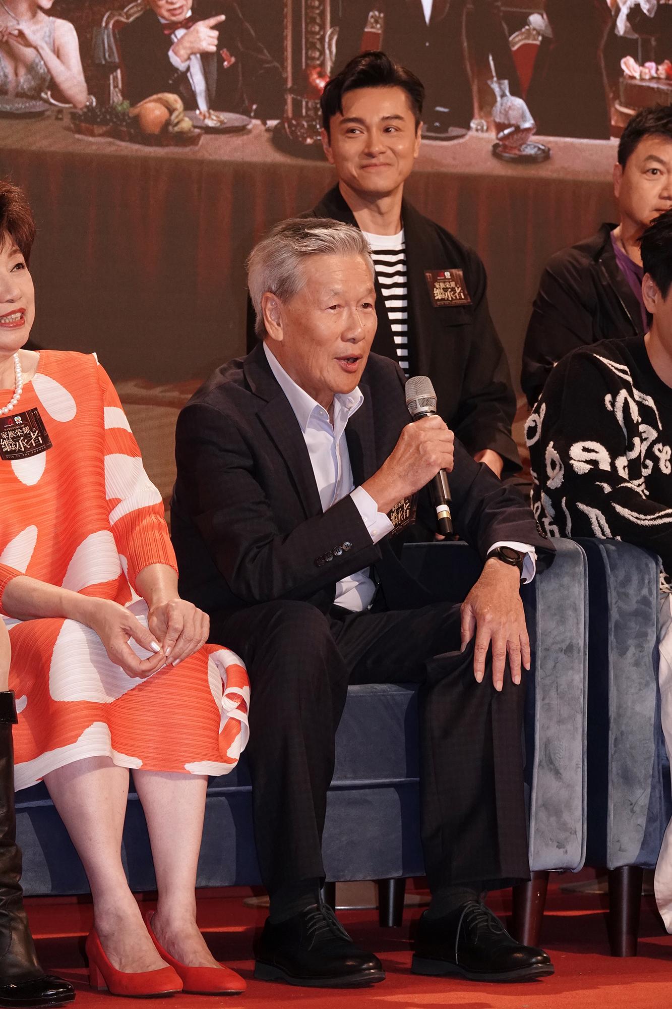 劉江在《家族榮耀之繼承者》跟許紹雄是父子,但現實中二人更相差兩歲。