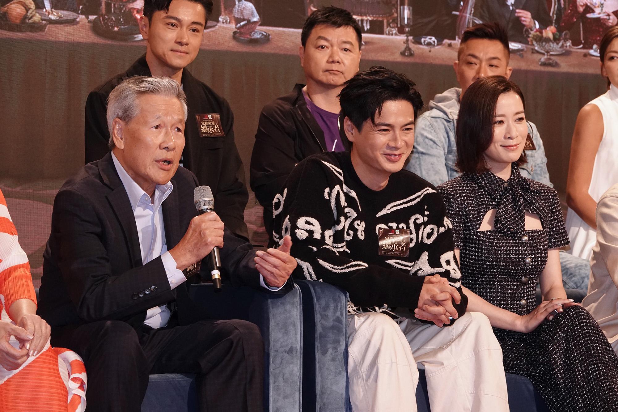 劉江在《家族榮耀之繼承者》跟許紹雄是父子,但現實中二人更相差兩歲。