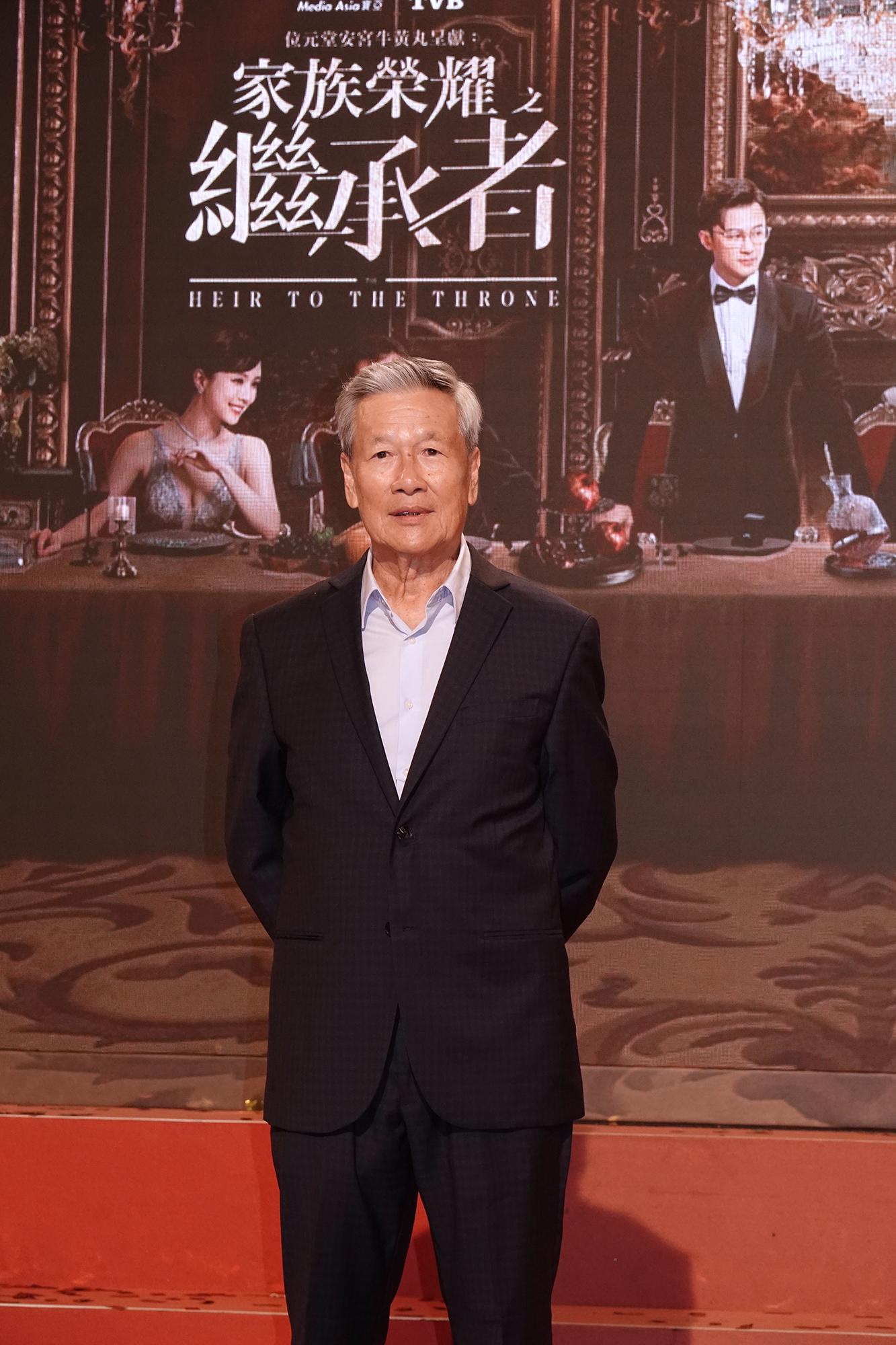 劉江在《家族榮耀之繼承者》跟許紹雄是父子,但現實中二人更相差兩歲。