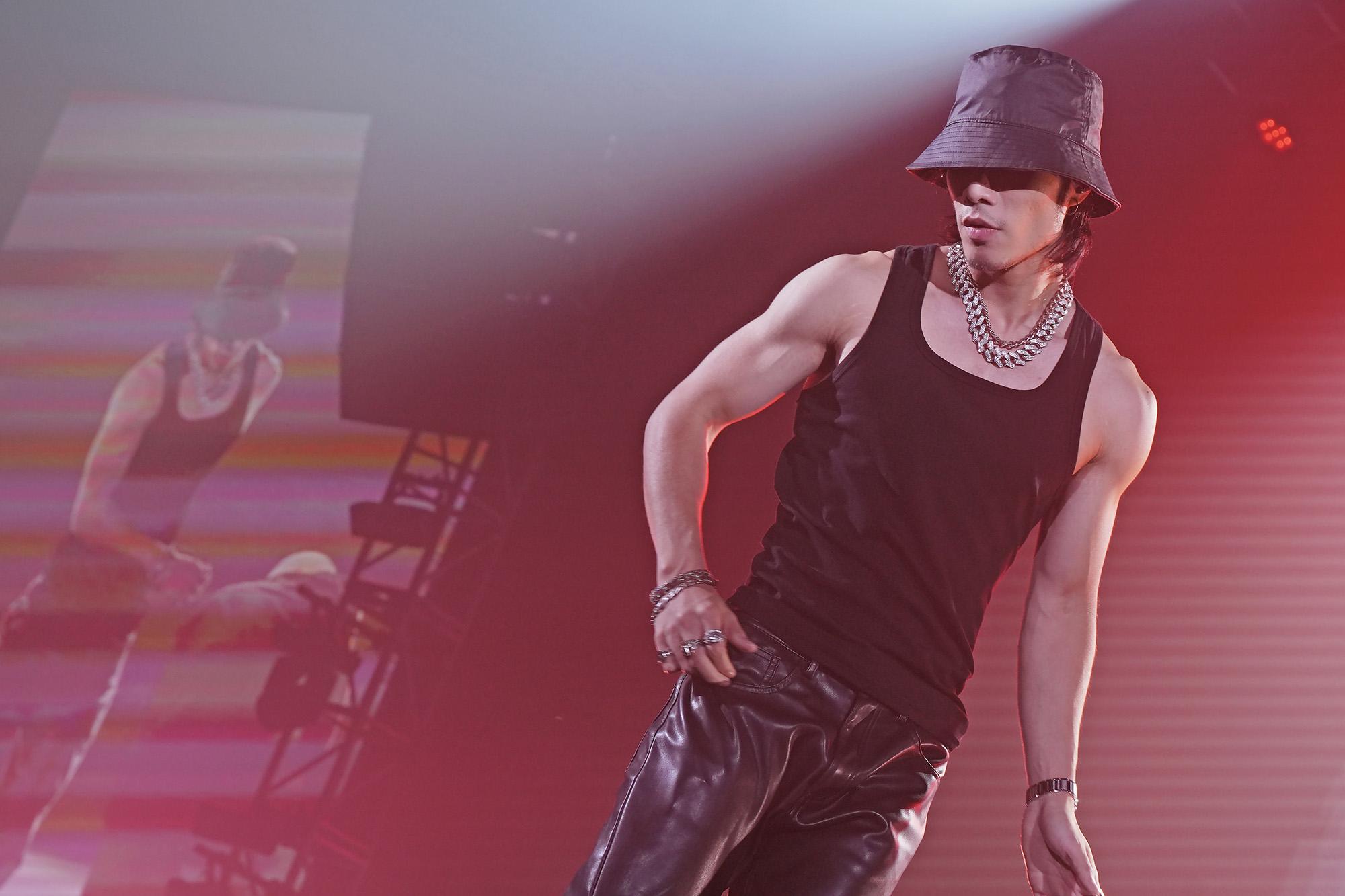 YT又唱又跳熱炒氣氛