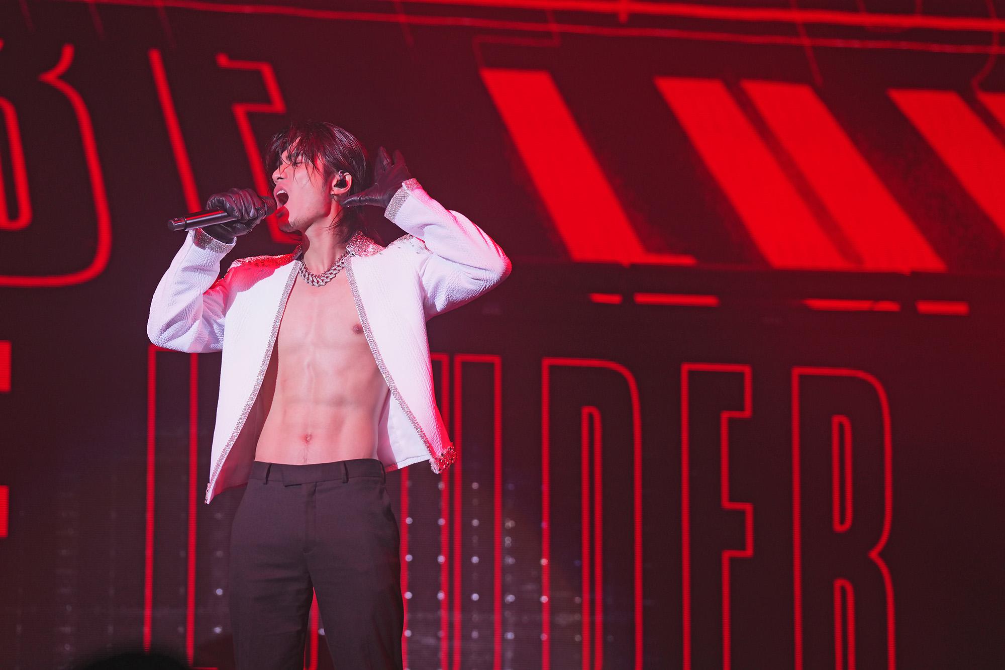 YT Man爆大騷結實胸肌。