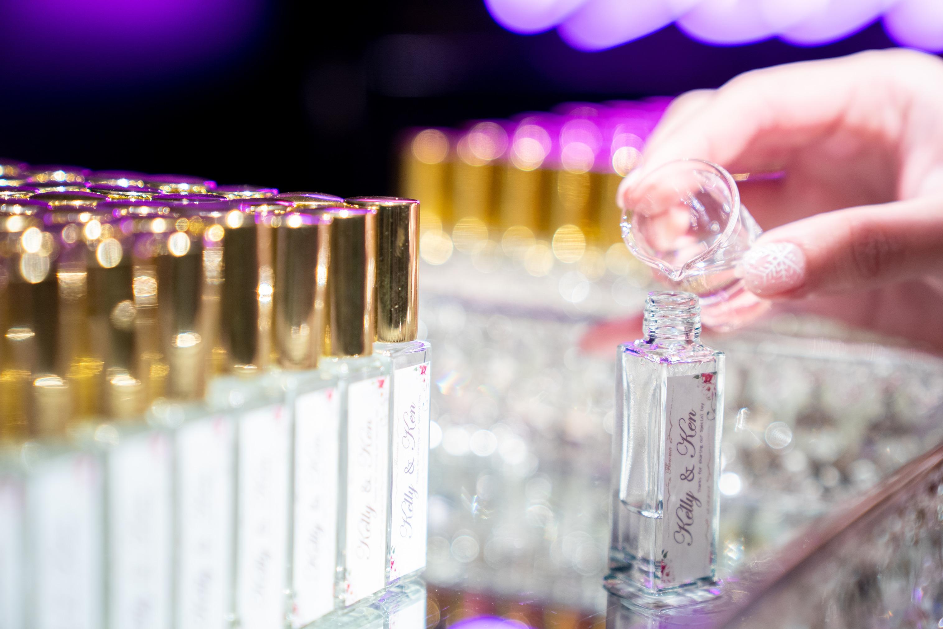 新店設有期間限定調香吧,讓親手調製專屬於自己的香水。