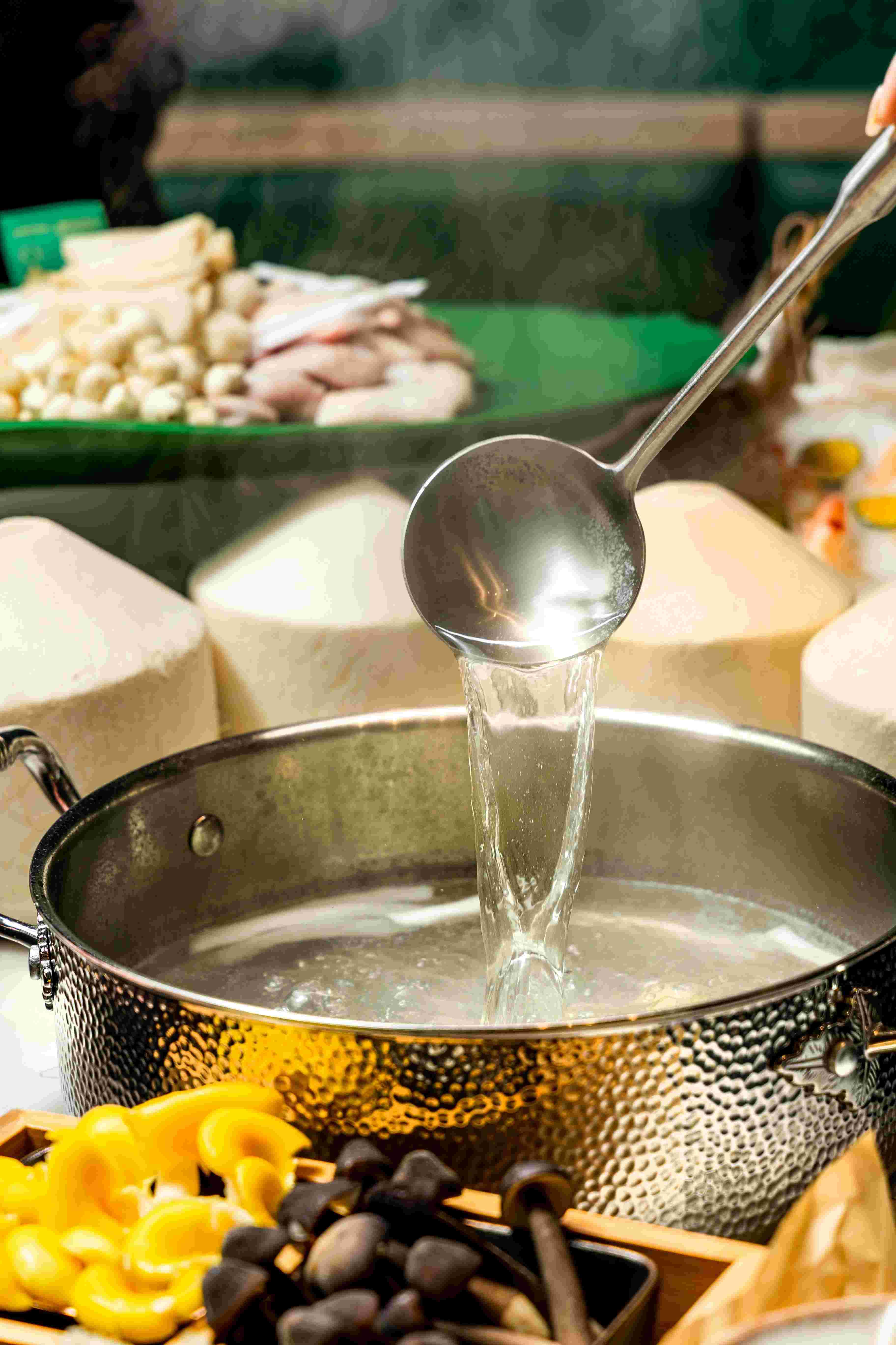 不加1滴水,4個椰子一鍋湯