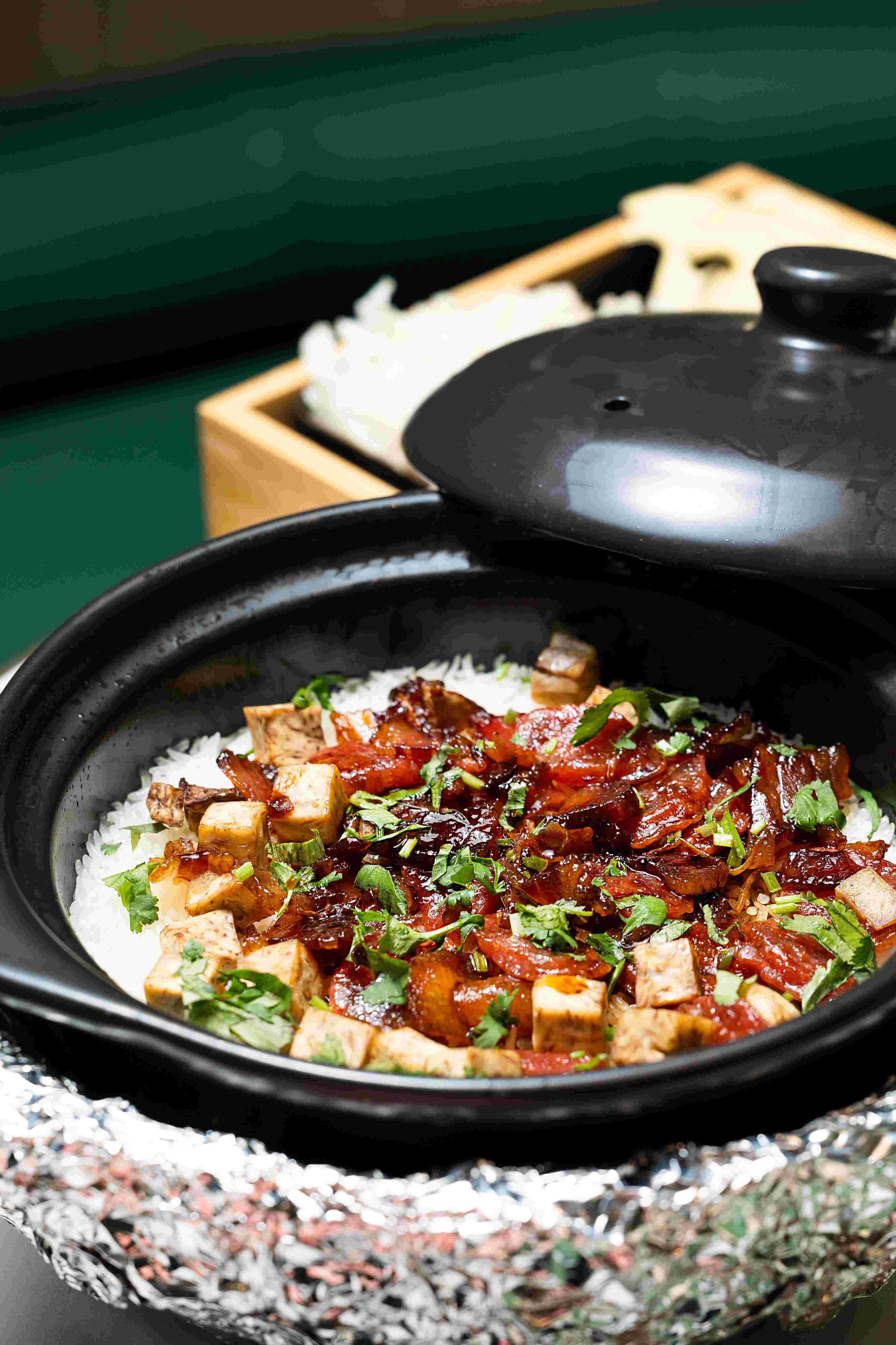 金牌非遺臘味煲仔飯