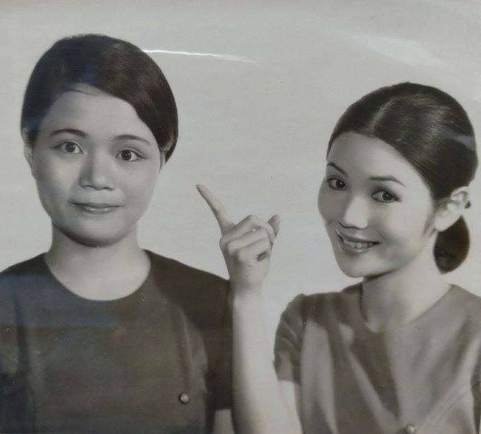 日本諧星酒井末子與拍檔里谷正在1970年組成「今いくよ・くるよ」。