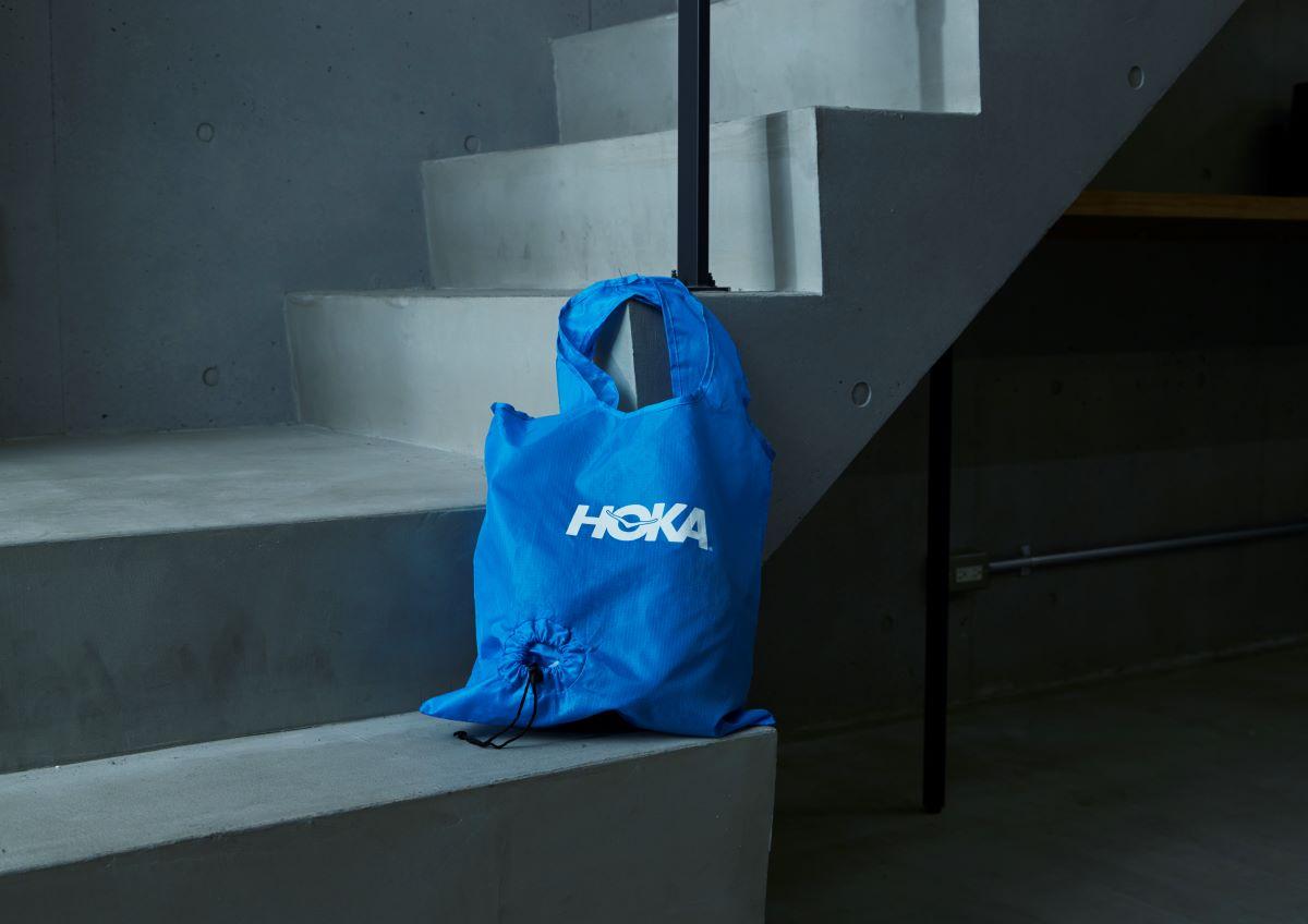 凡登記參觀 HOKA FLYLAB 即可獲贈 HOKA Tote Bag 乙個