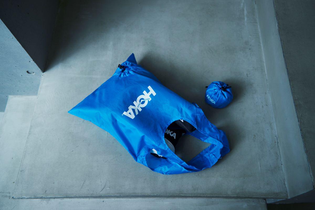 凡登記參觀 HOKA FLYLAB 即可獲贈 HOKA Tote Bag 乙個