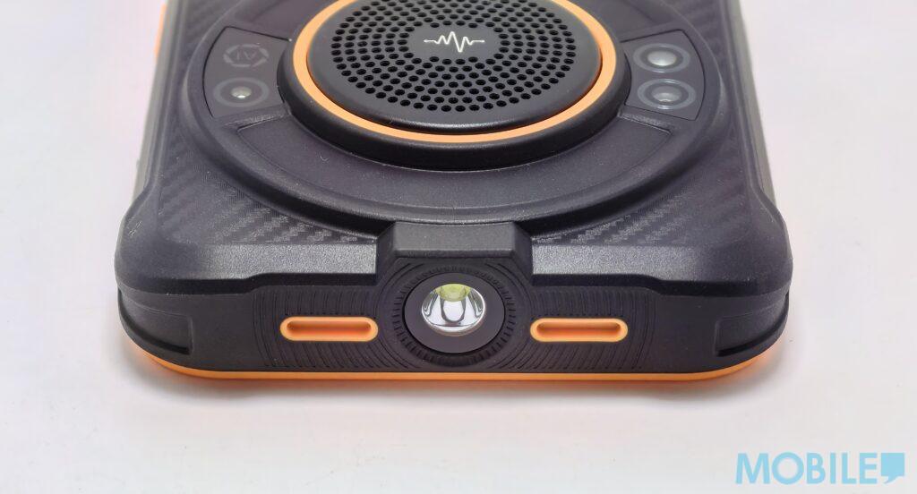 機身頂部就設有LED電筒