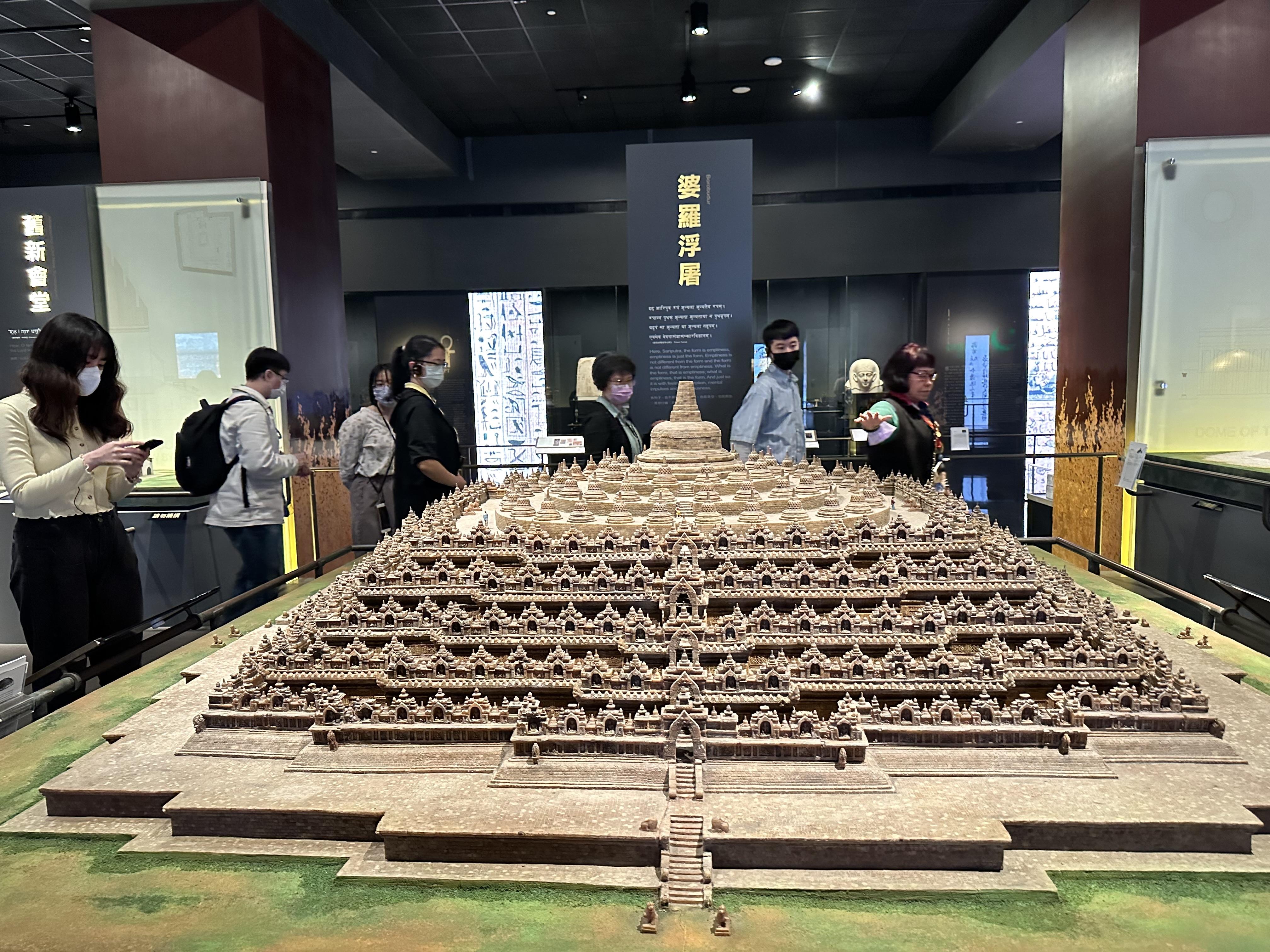 館內展出10座世界著名宗教建築模型,包括印尼的婆羅浮屠。