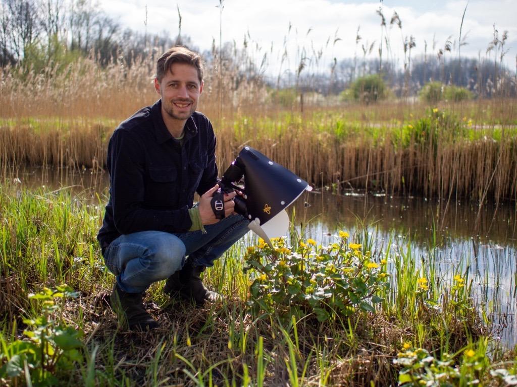 Guerlain特別與以拍攝昆蟲特寫聞名的Joris Vegter合作