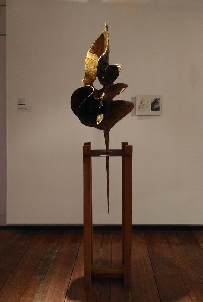 「創意交匯:科藝之橋」實踐研習計劃的成果,兩位藝術家朱卓慧和朱曉芳與及一位科學家邵志遷,以基因DNA為主題激發想像,透過「藝.基因」展覽他們跨界別協作的創作成果。