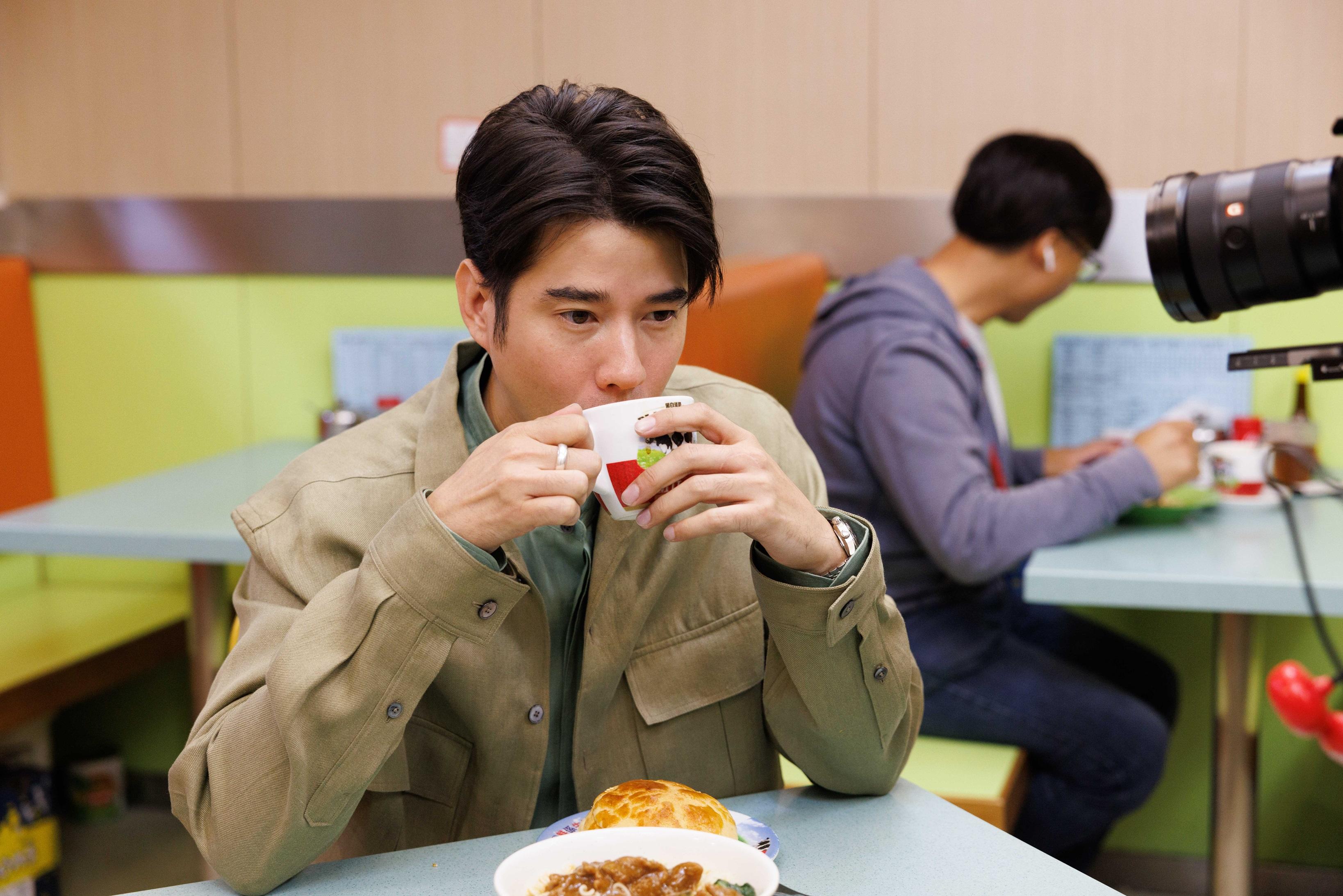 Mario到訪充滿香港特色的茶餐。