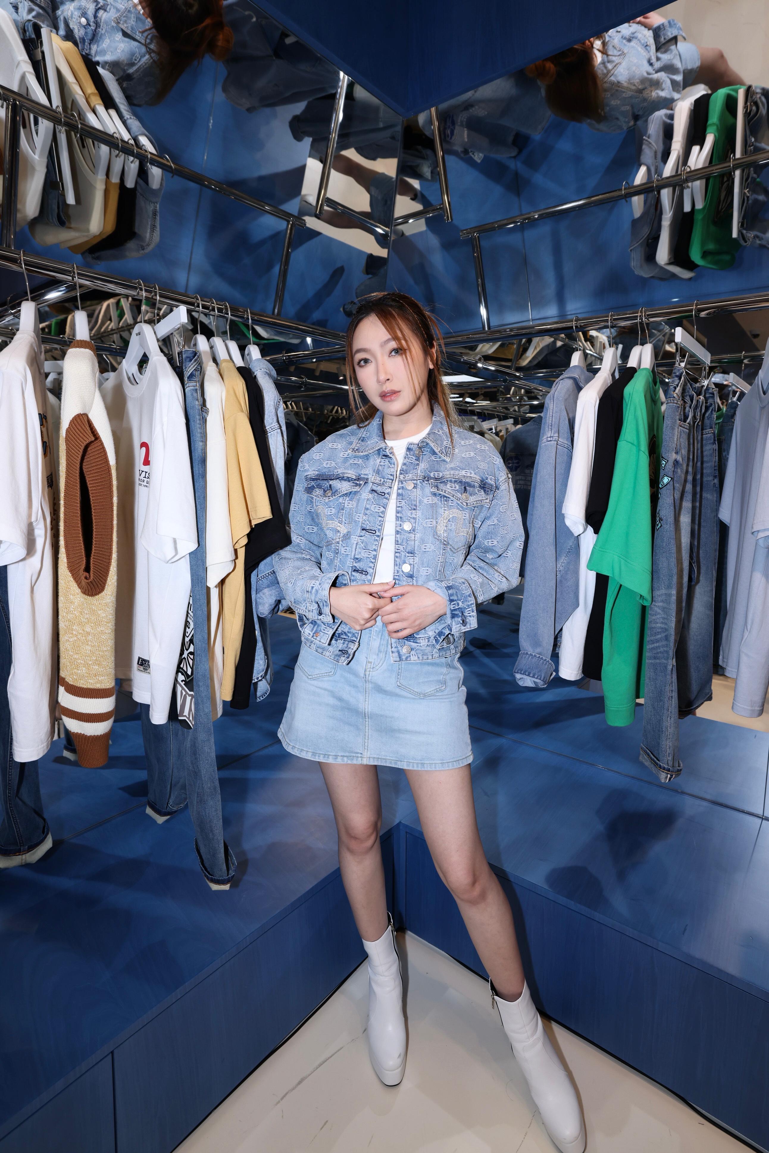 葉巧琳出席牛仔褲品牌新店開張活動。