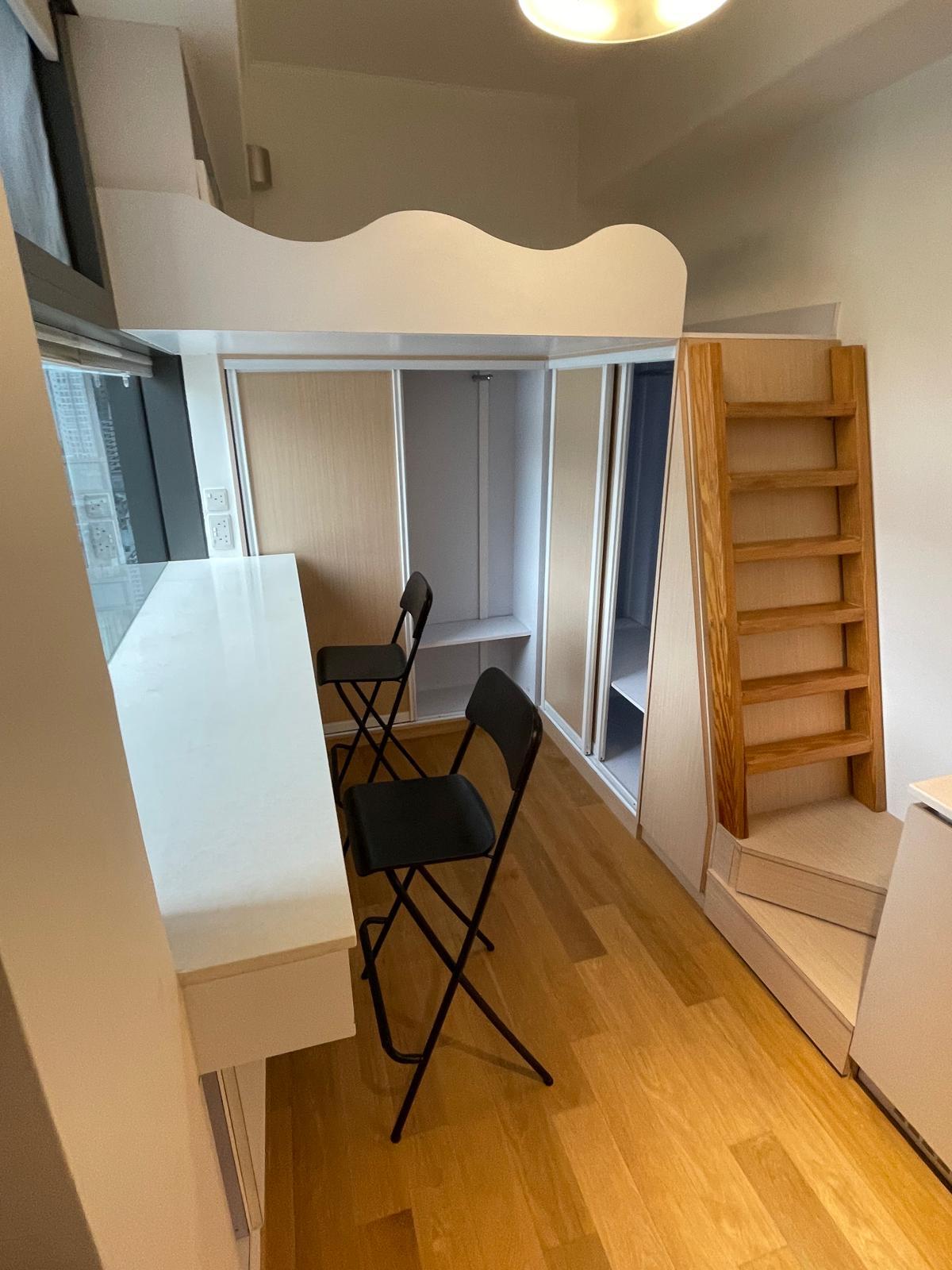 長沙灣悅雅高層開放式戶,採同區少見的閣樓床設計,並設有不少儲物櫃及部分傢具,吸引內地專才以1.2萬元承租。(代理提供)