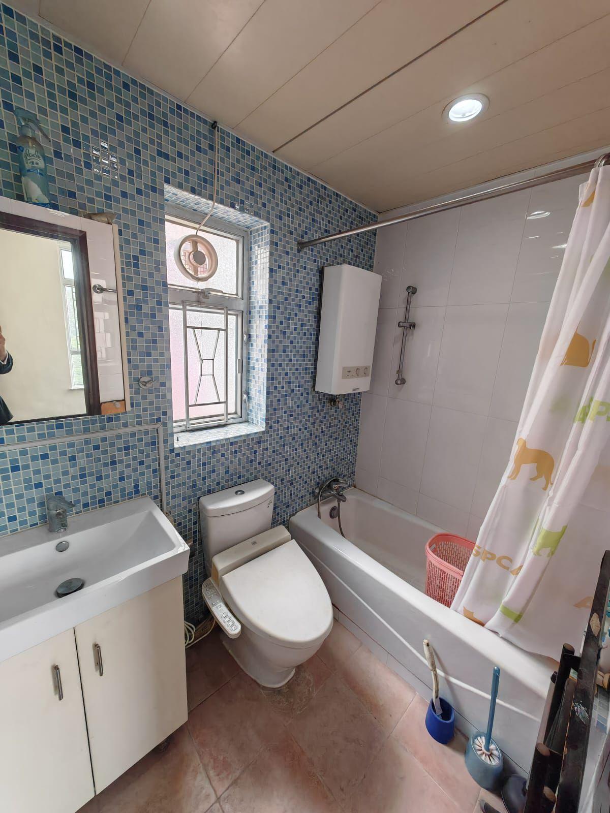 單位為套三房間隔,浴室裝修企理。(代理提供)