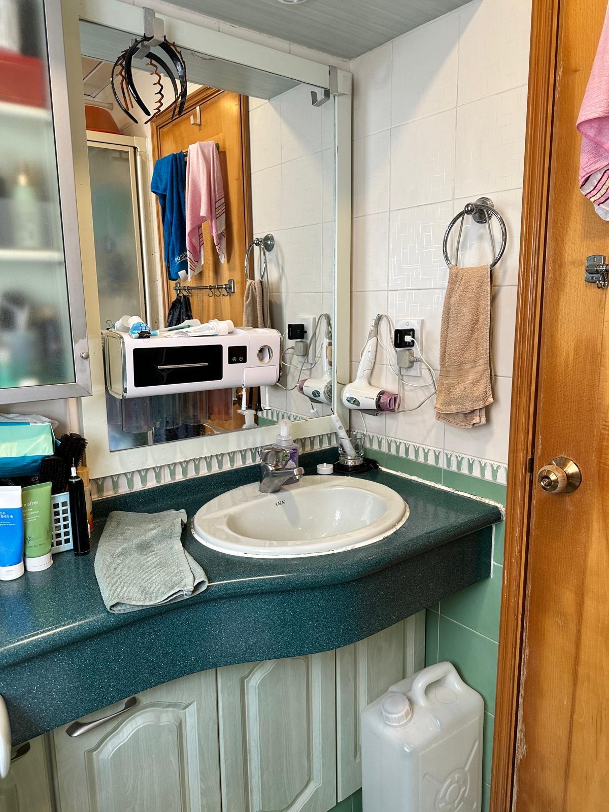 浴室為明廁,十分光猛。(代理提供)