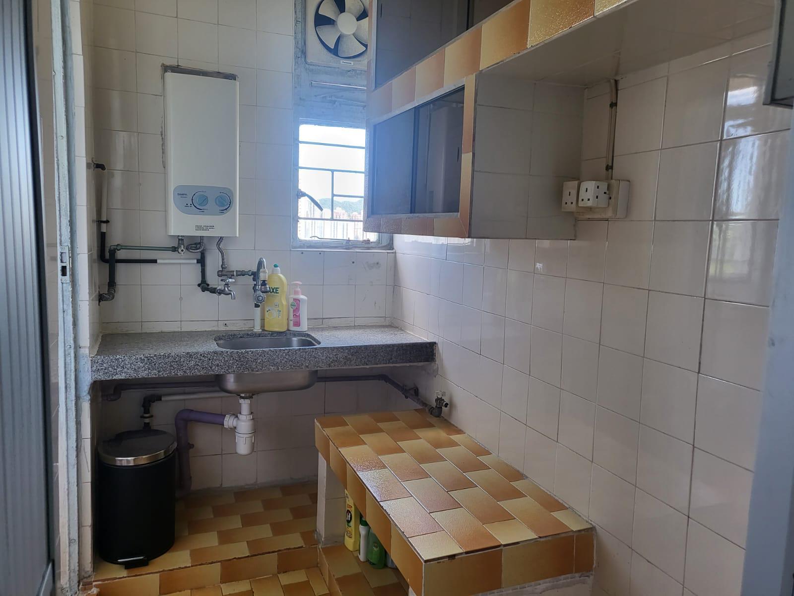 廚房空間闊落兼光猛。(代理提供)