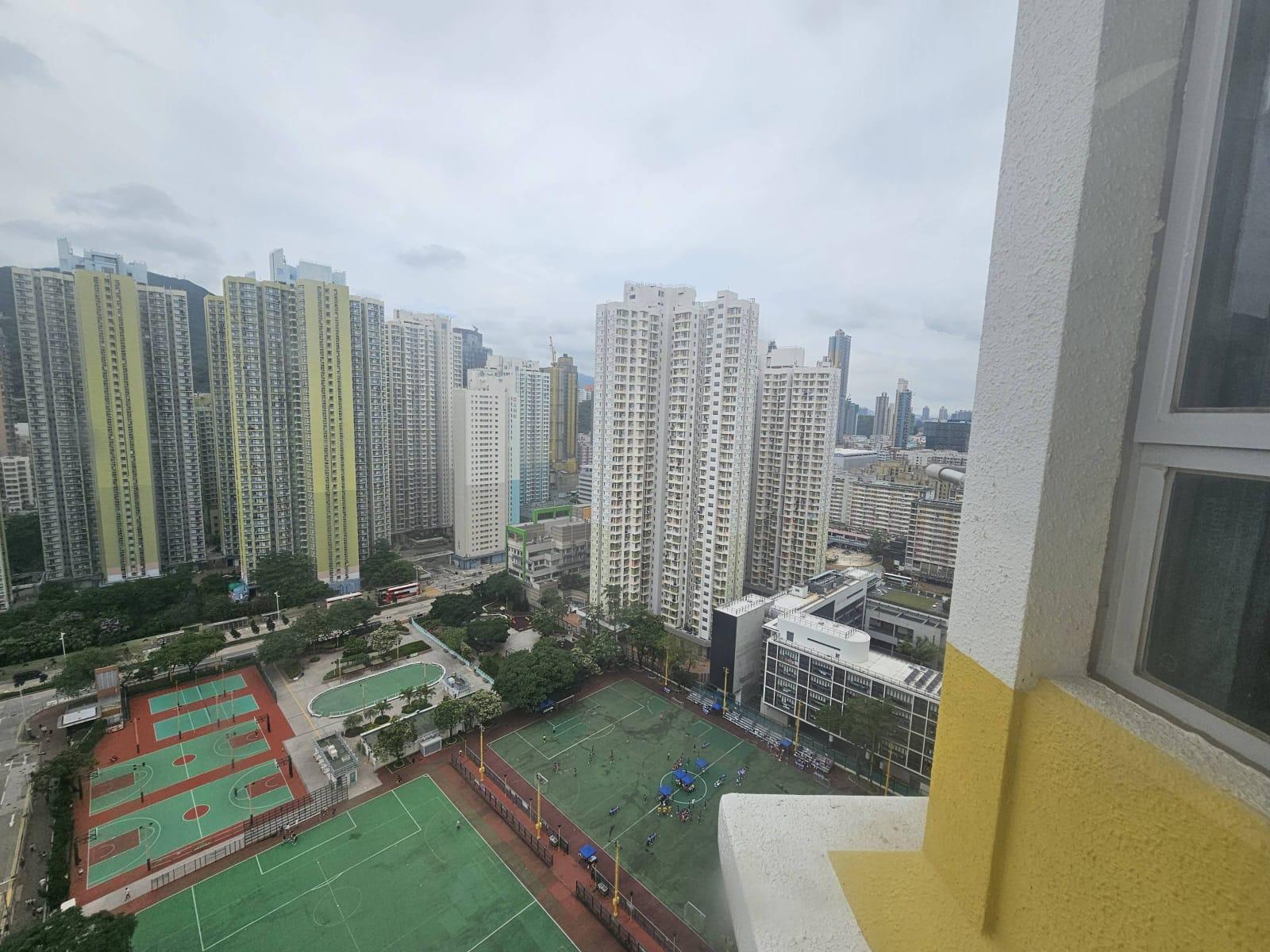 單位望開揚球場景,視野不俗。(代理提供)