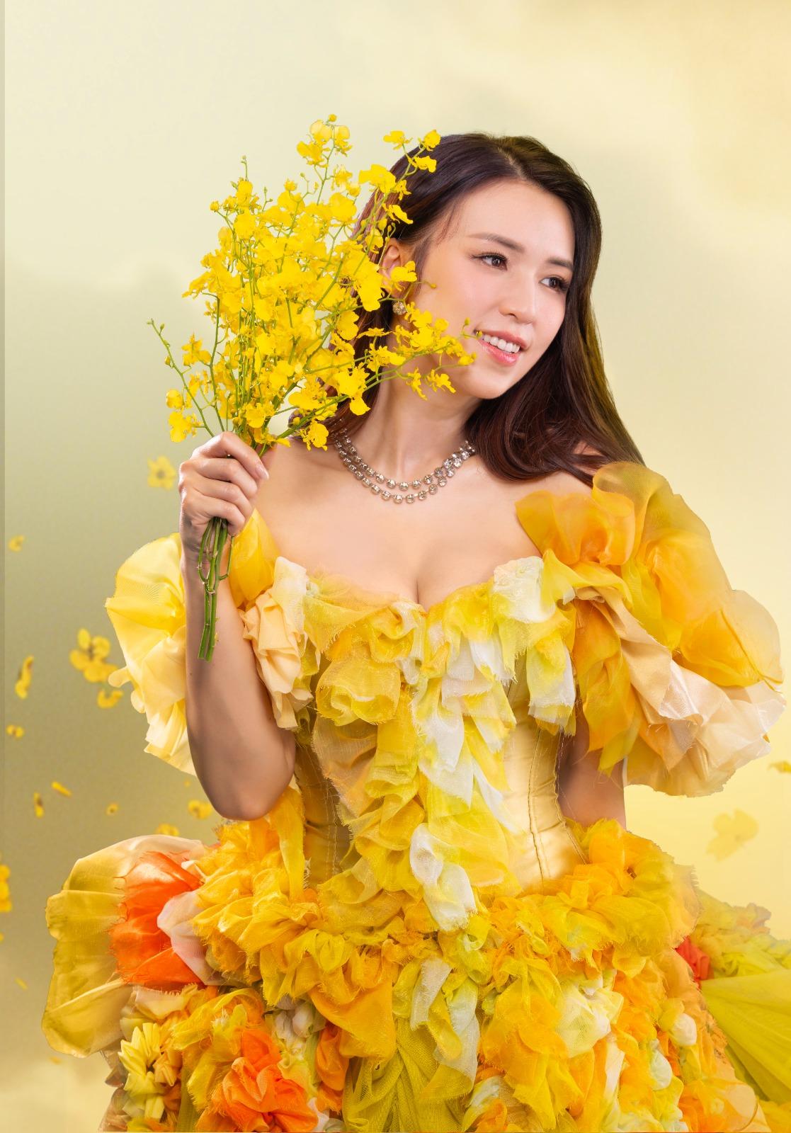 是次廣告照,重金禮聘著名設計師負責孫慧雪的服裝設計。