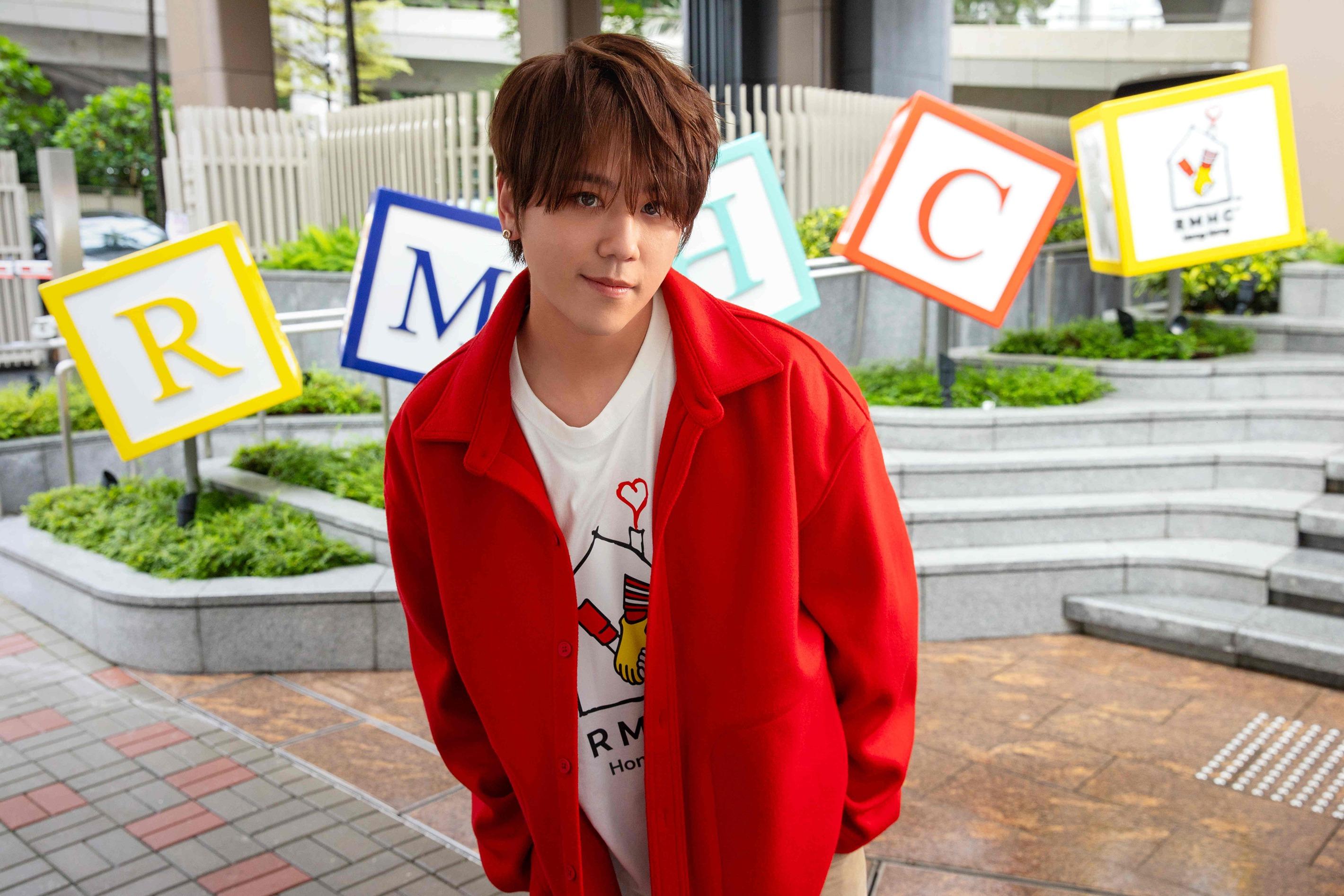 香港麥當勞叔叔之家慈善大使姜濤接受「一日愛心義工大挑戰」,親身探訪香港麥當勞叔叔之家觀塘家舍。