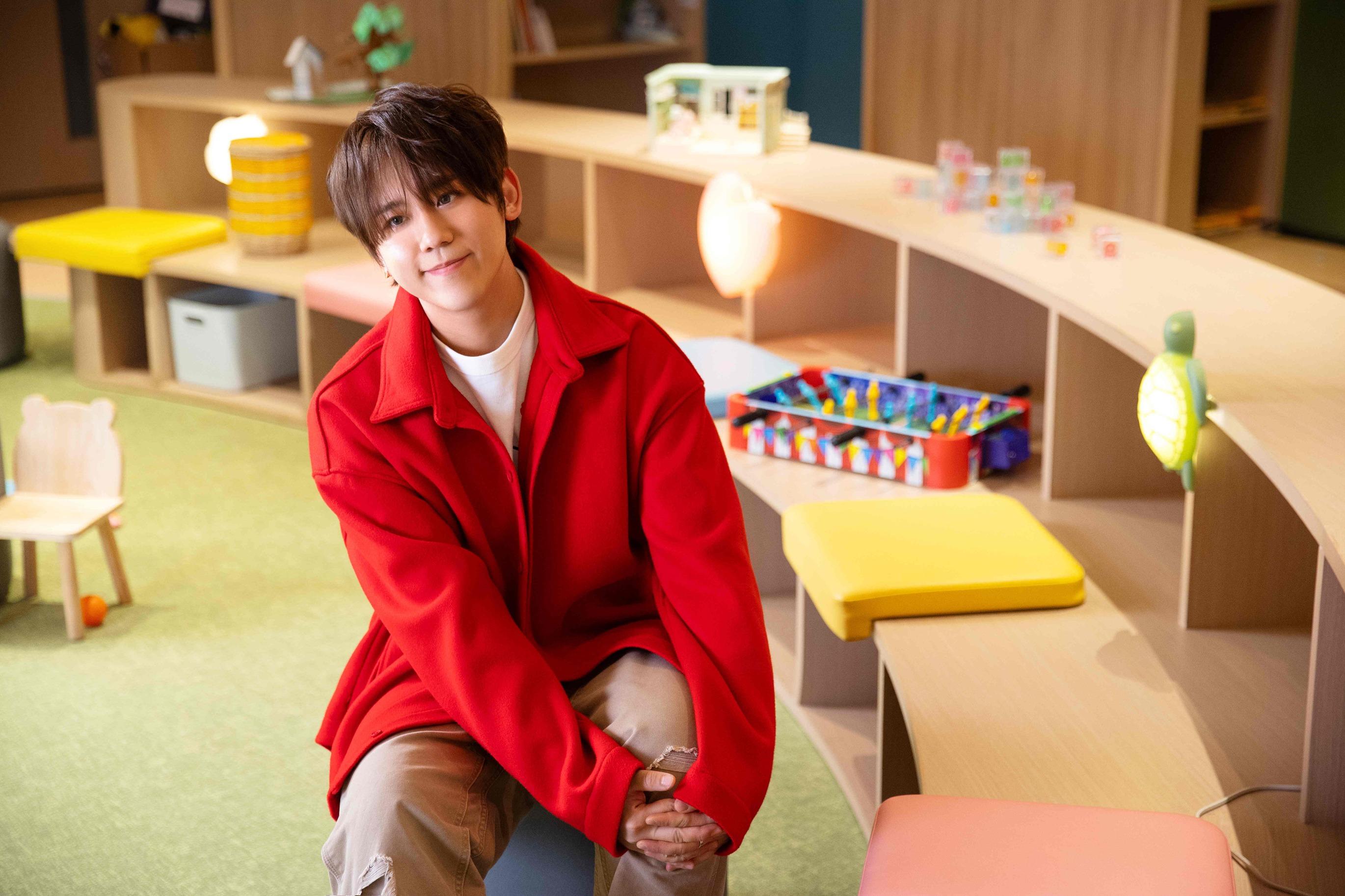 香港麥當勞叔叔之家慈善大使姜濤接受「一日愛心義工大挑戰」,親身探訪香港麥當勞叔叔之家觀塘家舍。