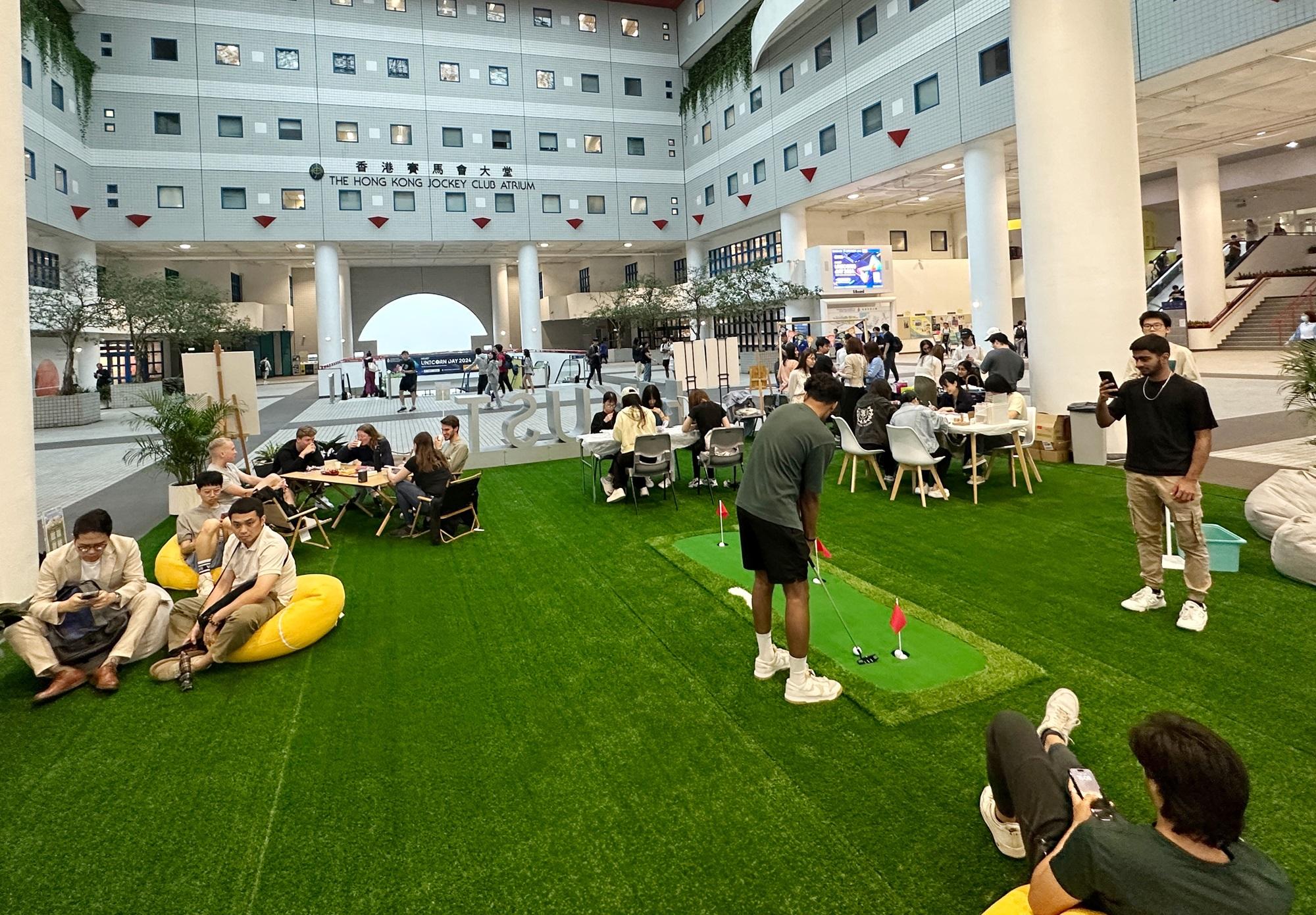 科大考試周設「放空角落」讓同學放鬆。(科大提供)