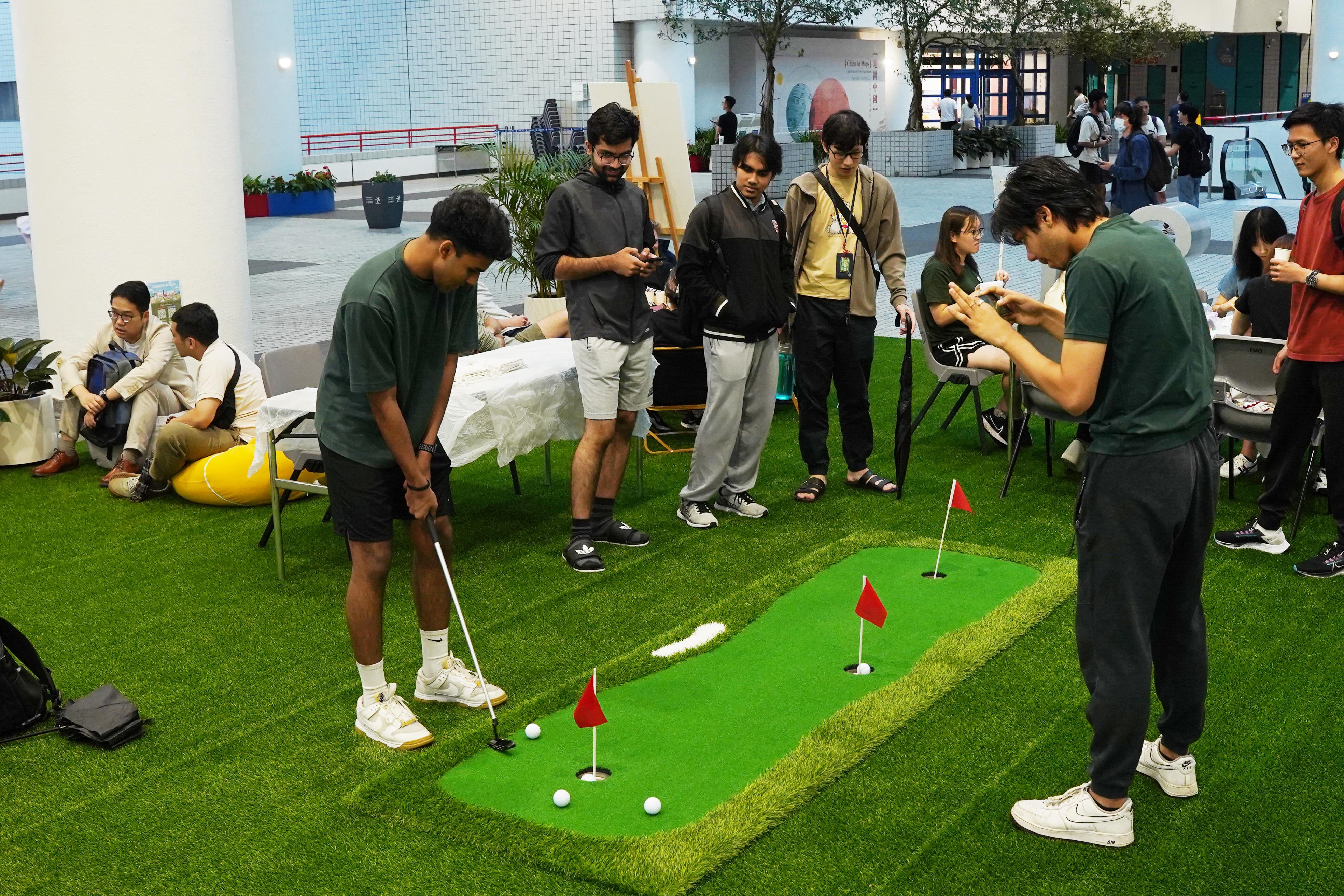 科大考試周設「放空角落」讓同學放鬆。(科大提供)