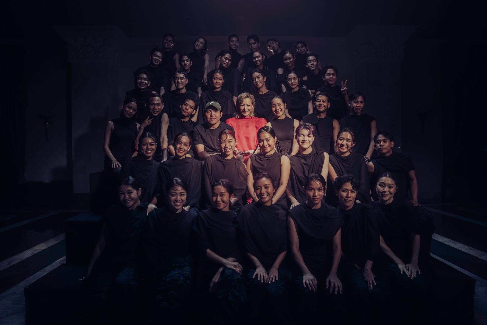 Sammi為《心魔》專程飛到泰國拍攝MV,導演Kero、拍攝團隊、40位舞者和排舞師都是泰國最頂尖的陣容。