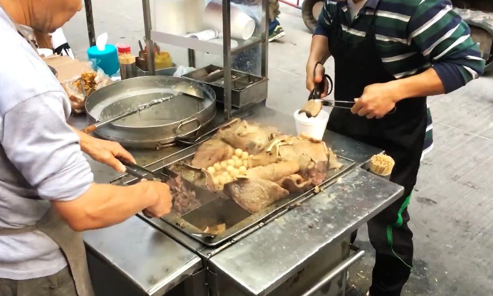 昔日的街頭牛雜檔,你幫襯過嗎?(網上截圖)