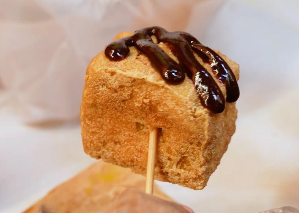 臭豆腐是由原本無味的豆腐自然發酵而成,而隨着地區、食用方法的不同,製作方法及成品也有很大差別,味道也有不同。(網上截圖)