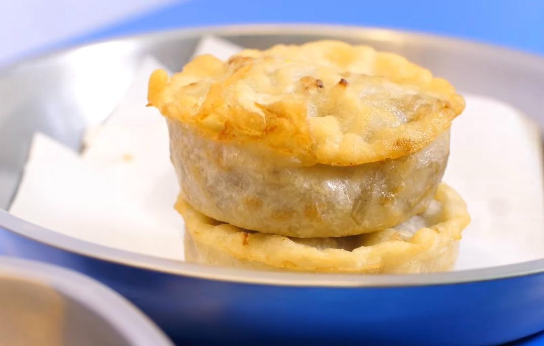 客家小食炸油糍,名字看似陌生,但說到蘿蔔絲餅,大家都會該恍然大悟。(網上截圖)