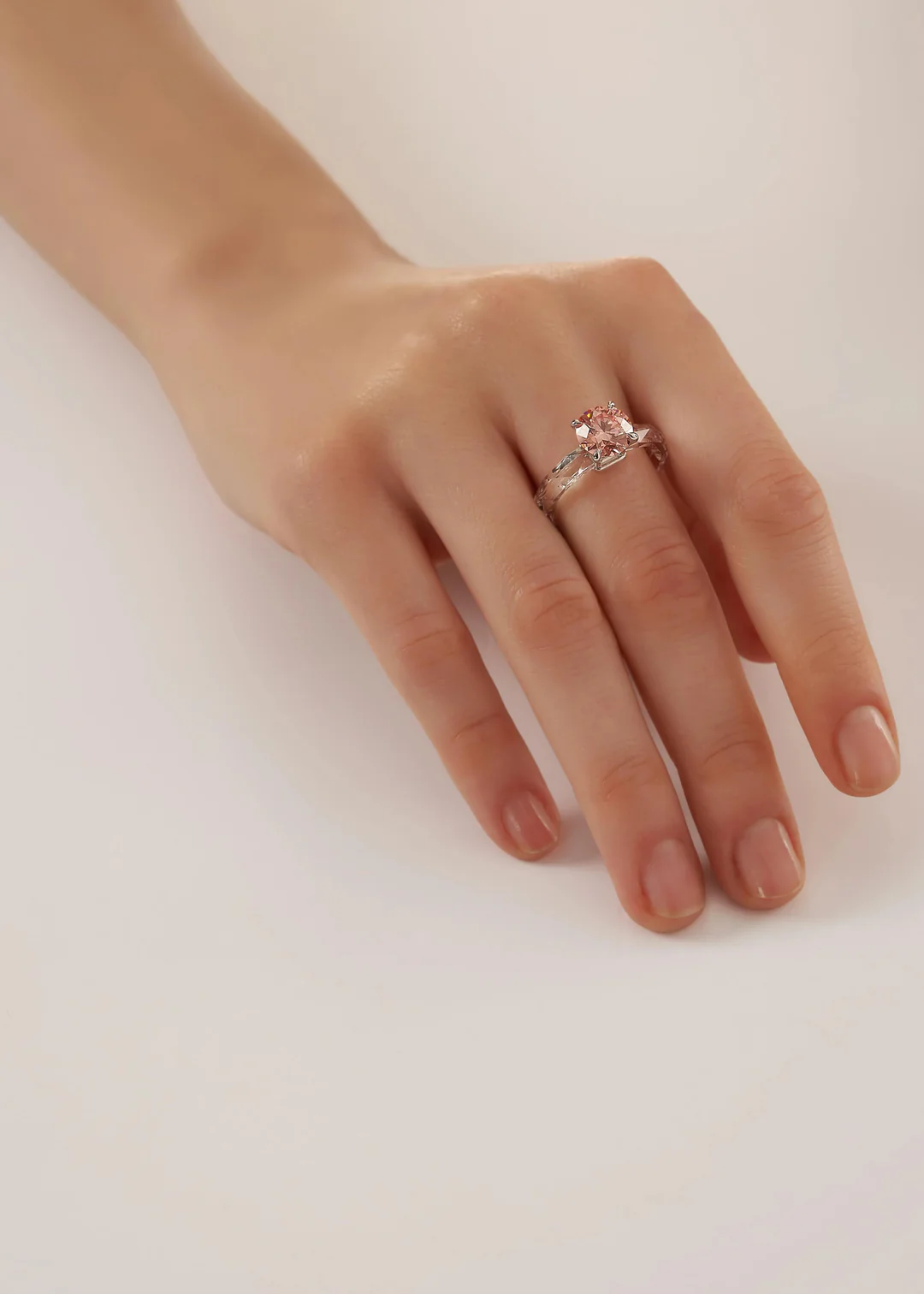 THE RING II加入奢華的粉紅色和優雅的水藍色兩種全新色彩。