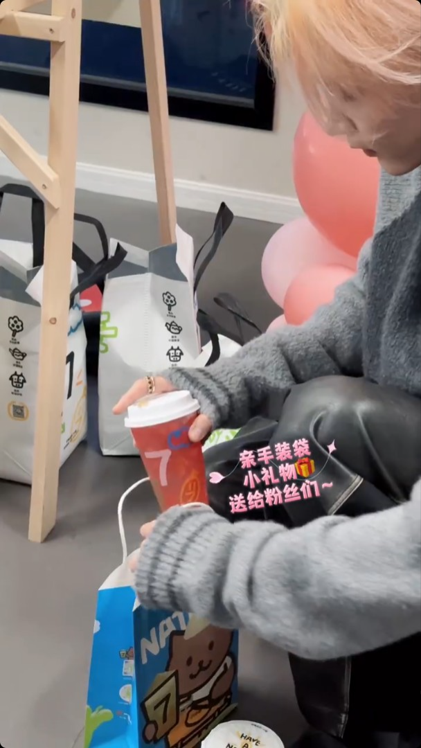 LOONG 9官方微博上載四子見面會的花絮。