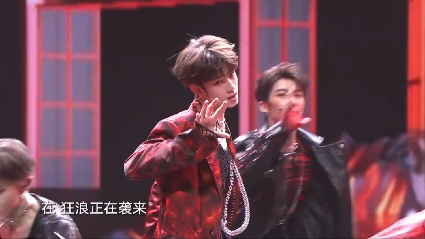 奧利打頭陣唱出第一句。