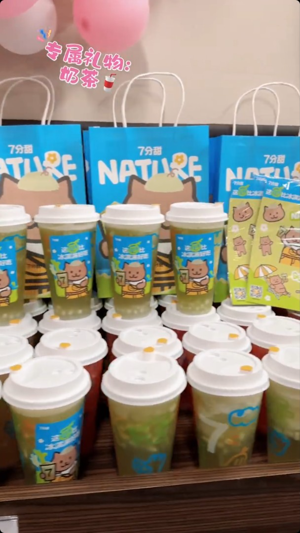 LOONG 9官方微博上載四子見面會的花絮。