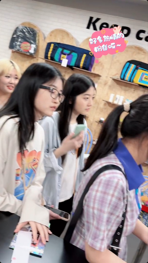 LOONG 9官方微博上載四子見面會的花絮。