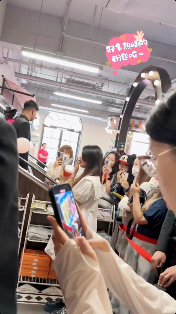 LOONG 9官方微博上載四子見面會的花絮。