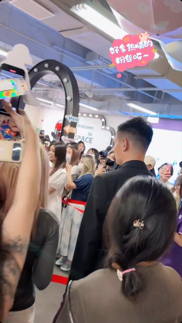 LOONG 9官方微博上載四子見面會的花絮。