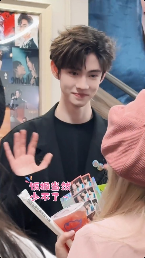 LOONG 9官方微博上載四子見面會的花絮。