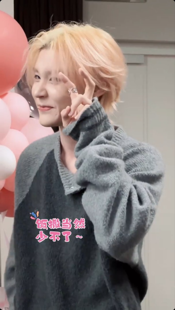 LOONG 9官方微博上載四子見面會的花絮。